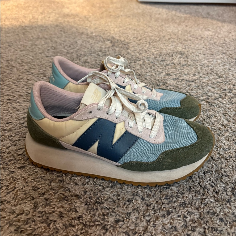 Women’s new balance shoes